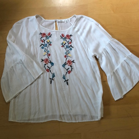Embroidered Boho Bell-Sleeve Top - Picture 2 of 4